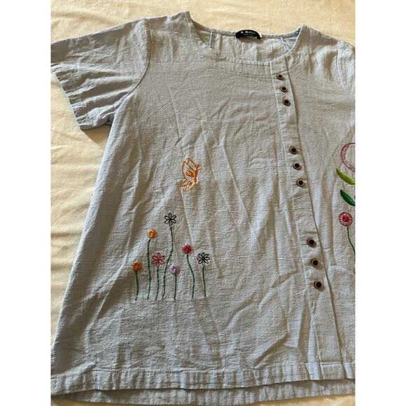 Whimsical Embroidered Floral Shirt – Size XL - Retro Brand - Picture 3 of 5